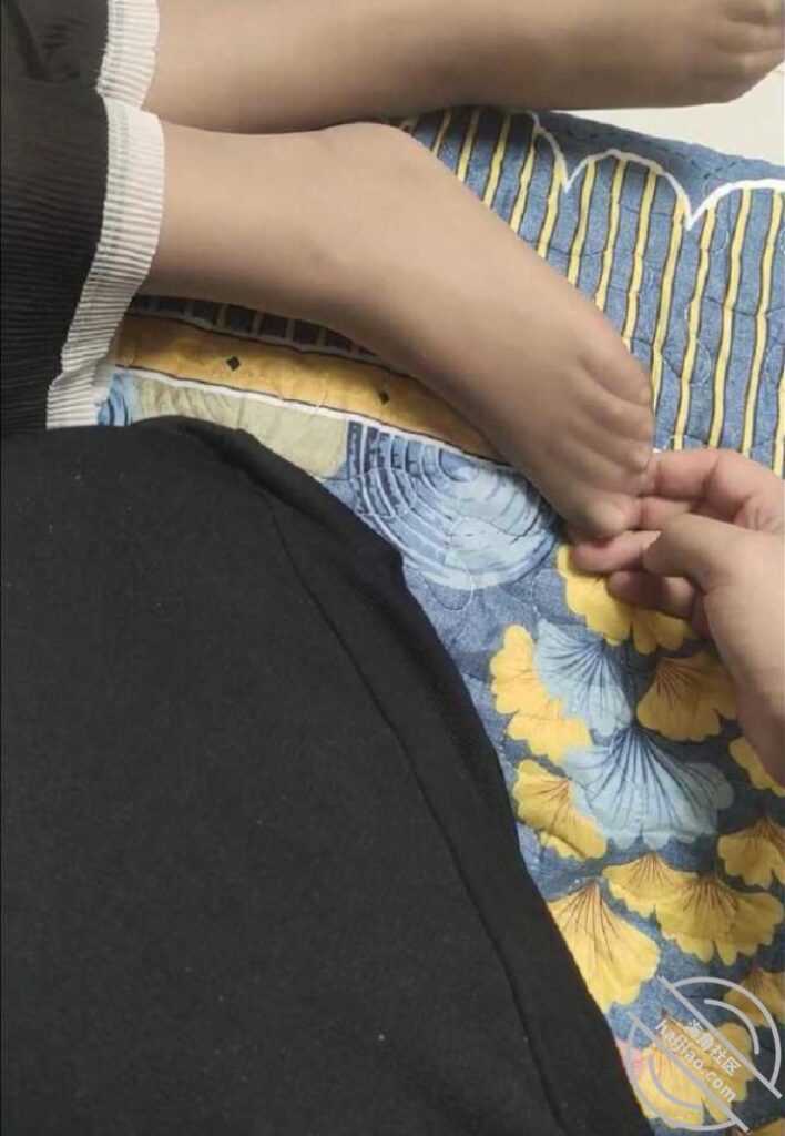 原创【14】张叔和老妈煲恩爱电话粥，我趁机先操了，估计应该听到叫床了！！-恋母少年的心声社区-妈妈-QXSQ