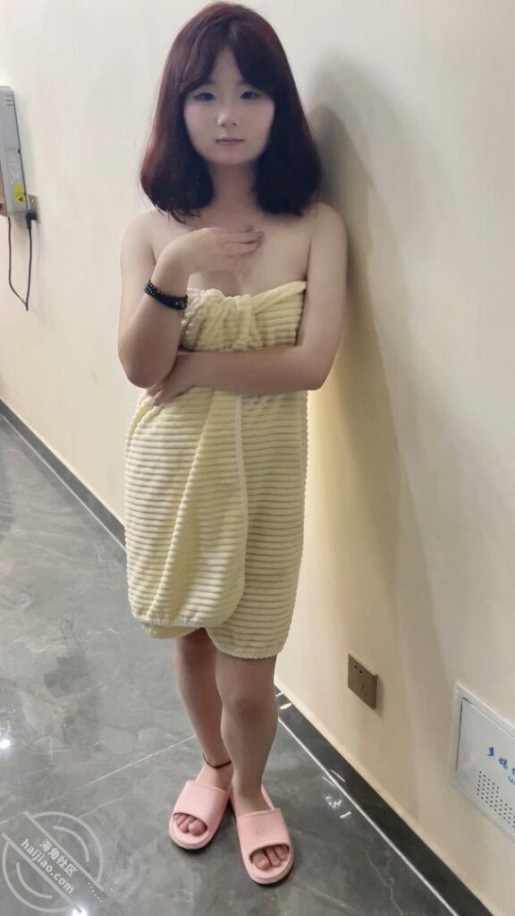 原创:组团去兄弟家轮流上他粉嫩老婆,连奶头都还是粉的闷骚小嫂子-烟色晚空、社区-其它-QXSQ