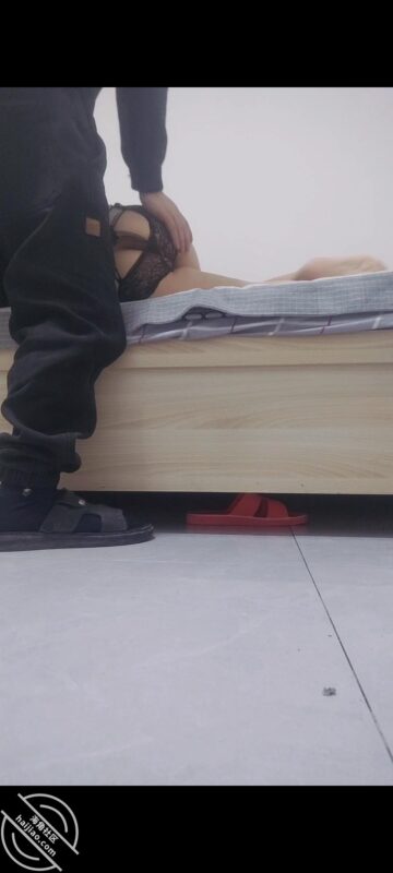 一【原创视频】偷拍姐姐洗澡，给姐姐按摩后把姐姐操了-QXSQ