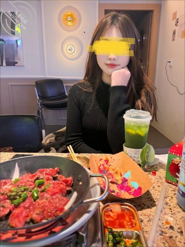 原创:趁老哥不在家,拿下他那超高颜值的老婆,光她那张脸就够我射得了~-QXSQ