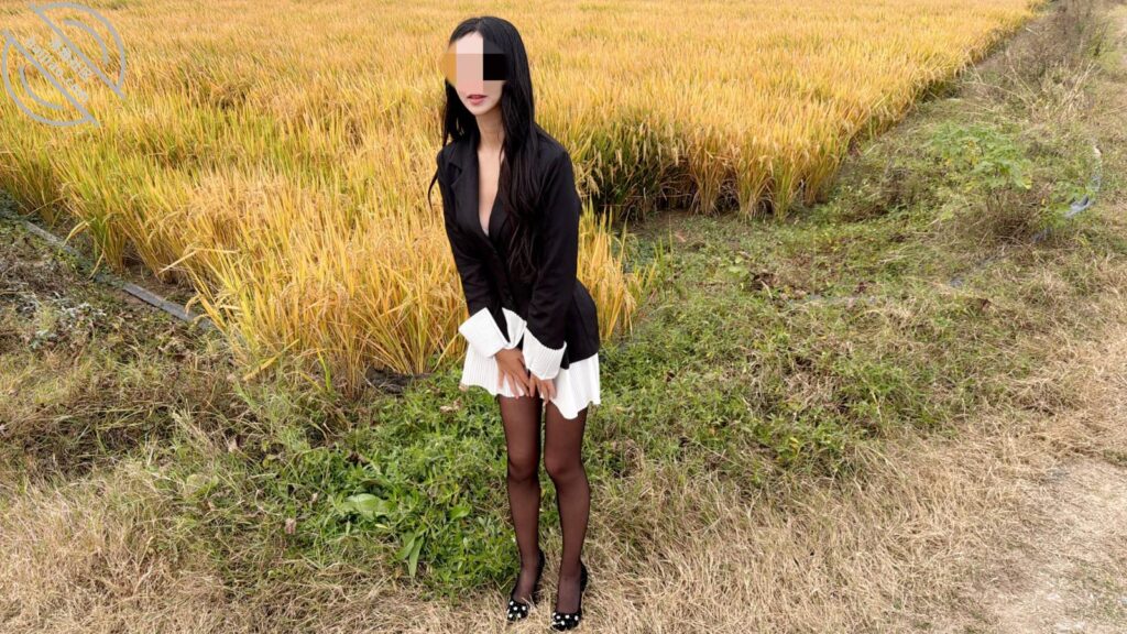 【原创45分】网吧调教姐姐自慰，电击阴蒂差点蹦起来，再拉到女厕所玩尿内射-会喷水的亲姐姐社区-姐姐-QXSQ