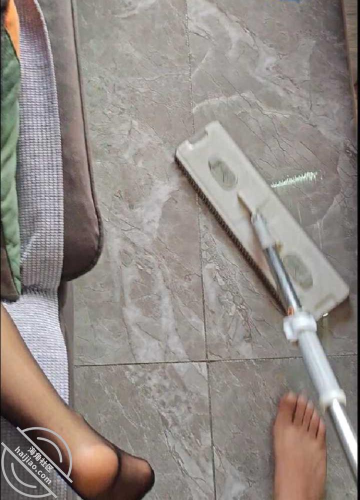 原创—老妈尝试第一次穿瑜伽裤，破洞进屌肏水穴-恋母少年的心声社区-妈妈-QXSQ