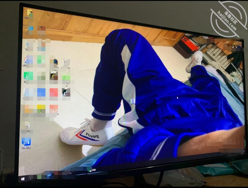 2 老妈前脚刚走，我就穿上她的豹纹内裤，打飞机-QXSQ