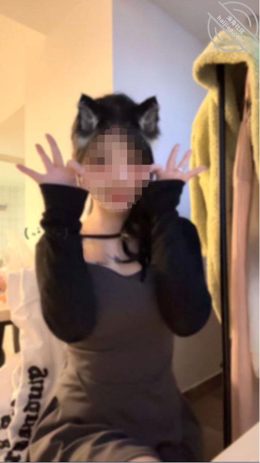 2）潜入女儿的房间，女儿娇嫩的身躯，稚嫩的胸部和小穴让我疯狂-D罩杯的一线天女儿社区-女儿-QXSQ