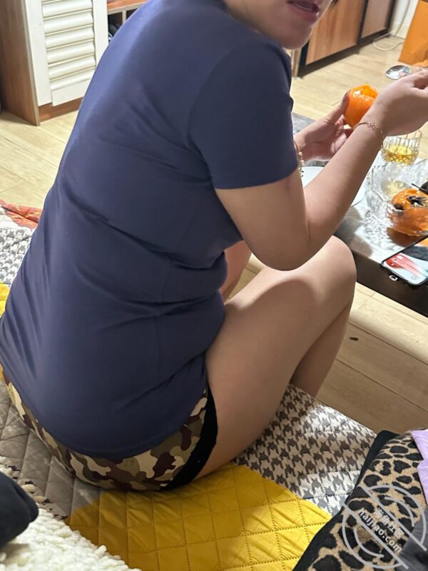 记录（2） 更新和妈妈日常，跟妈妈跨年，她最喜欢穿迷彩和豹纹内衣了-QXSQ