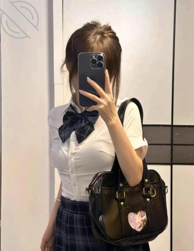 原创:超级调皮可爱的高颜值小姨子被我和朋友站起来的蹬,3p轮操,超强冲击-QXSQ