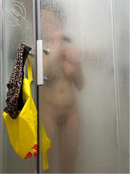 119. 偷拍姐姐洗澡，虽然被看到也没事，但还是觉得偷拍有感觉-QXSQ