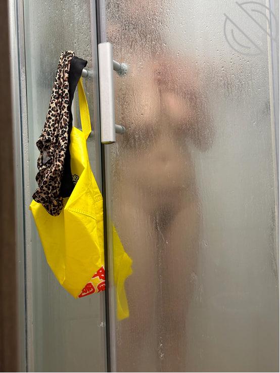 119. 偷拍姐姐洗澡，虽然被看到也没事，但还是觉得偷拍有感觉-QXSQ