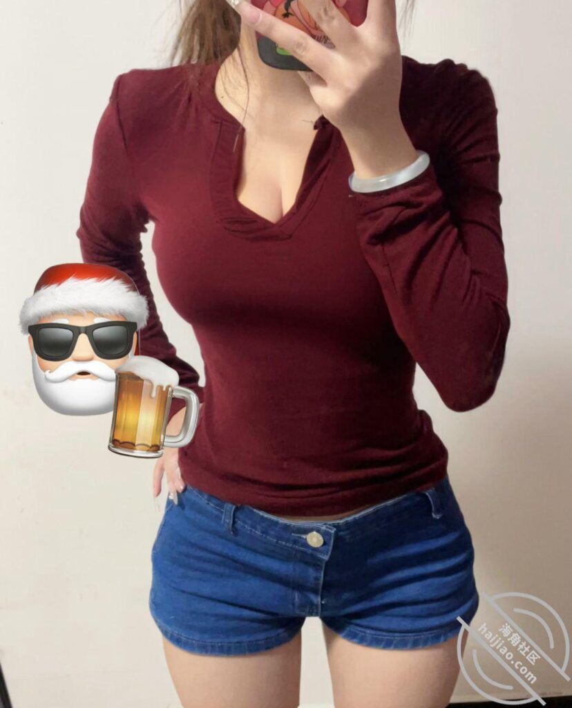 姐姐手机相册又多了很多自拍的骚照，应该是又跑去社交软件找男人聊天自慰了-和妹妹同居的生活社区-妹妹-QXSQ