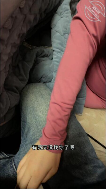 129. 老姐真的骚起来，直接在门口跪着等我，看见鸡巴直接开舔-QXSQ