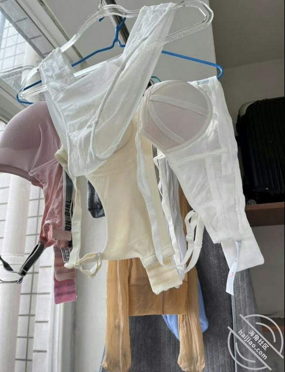 当老师的反差婊姐姐（九）到家发现姐姐心事重重，心疼她把她按沙发上插到爆浆-当老师的姐姐是反差婊社区-姐姐-QXSQ