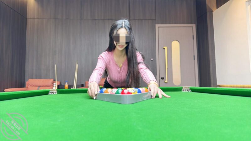 【海角原创】184中午没什么事和姐姐打了会球，穿的这是什么裤子，真好看-QXSQ