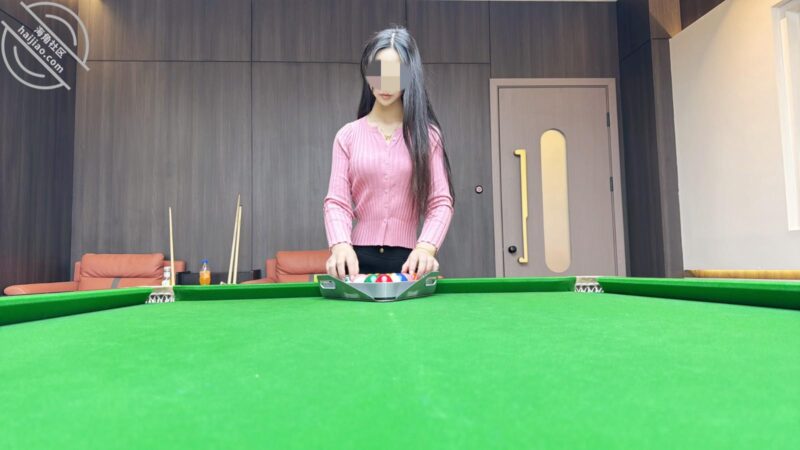 【海角原创】184中午没什么事和姐姐打了会球，穿的这是什么裤子，真好看-QXSQ