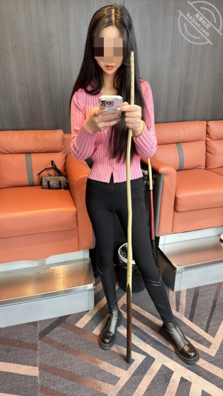 【海角原创】184中午没什么事和姐姐打了会球，穿的这是什么裤子，真好看-QXSQ