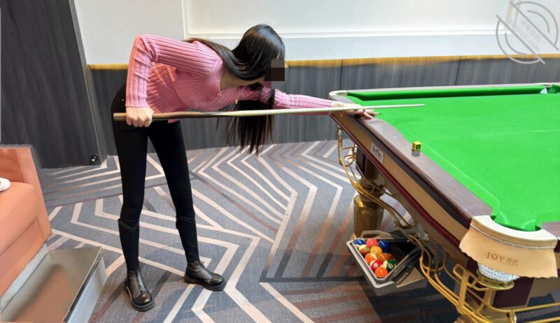 【海角原创】184中午没什么事和姐姐打了会球，穿的这是什么裤子，真好看-QXSQ