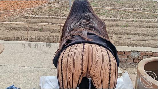 （38）大院子暴露美乳媒体，直接脱下裤子把鸡吧塞到嫂子嘴里-善良的小嫂子社区-嫂子-QXSQ